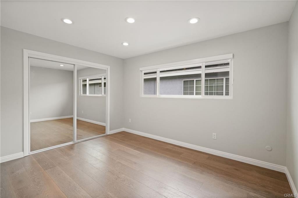 Foto principal - 6215 Hesperia Ave