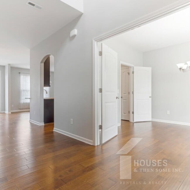 Foto del edificio - 70 Madeline Cir