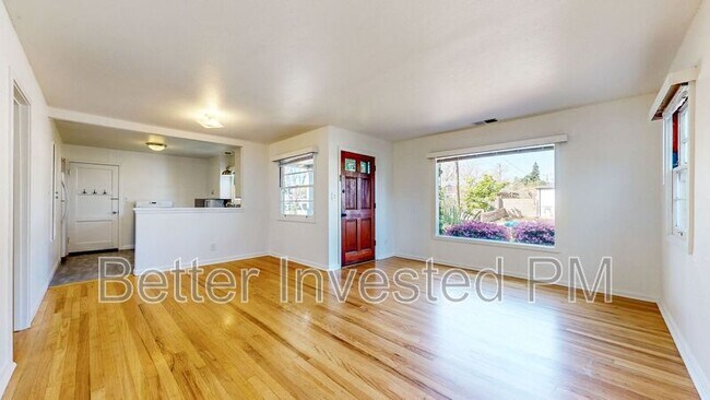 Building Photo - 2224 Midway Dr