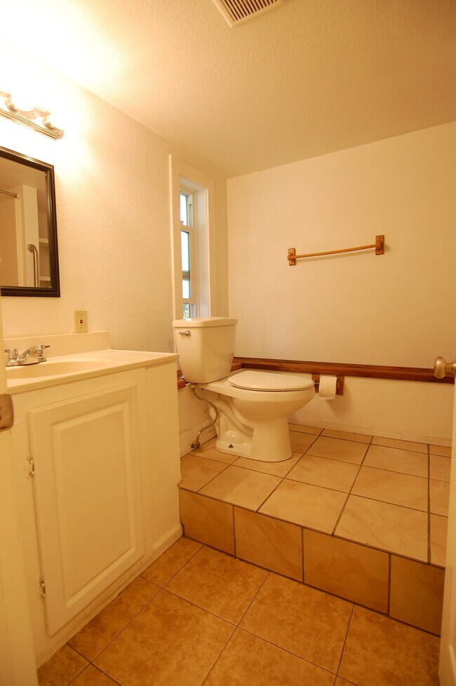 Foto del edificio - 8490 Trenton Rd
