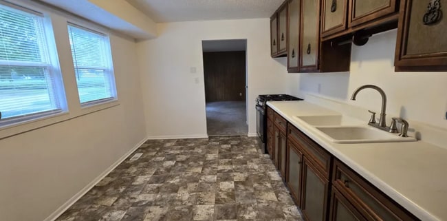 Building Photo - A/O School District! 3 bedroom, 1 bath