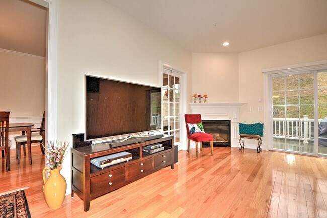 Building Photo - 12 Dunia Ln