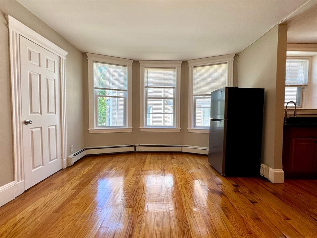 Primary Photo - 124 Green St