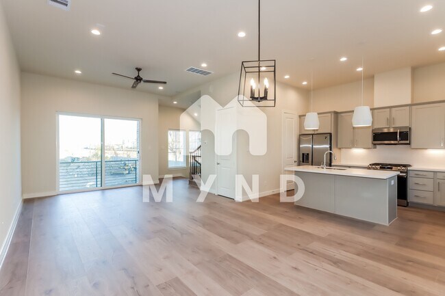 Foto del edificio - 707 Carriage Knolls Dr