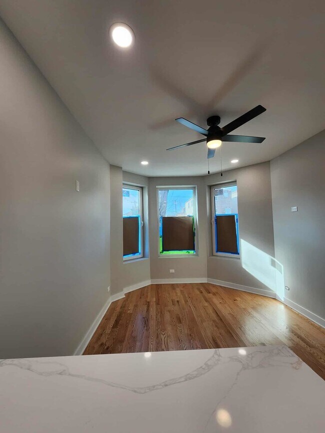 Foto del edificio - 6321 S Eberhart Ave