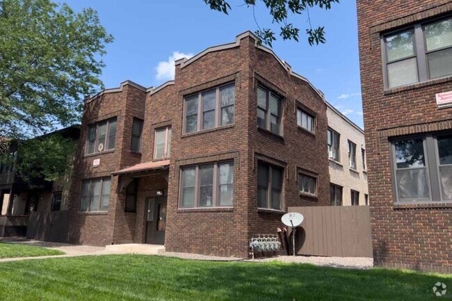 623 University Ave SE Mpls, MN 55414 - Redmond Apartments