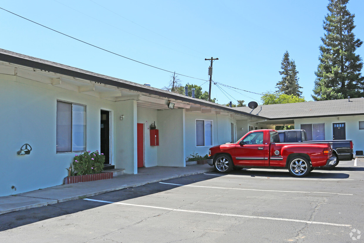 Building Photo - Schoolhouse Apartments