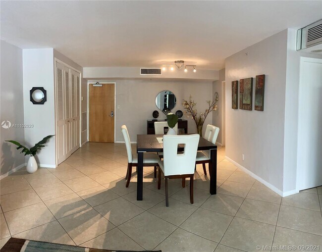 Foto del edificio - 9195 Collins Ave