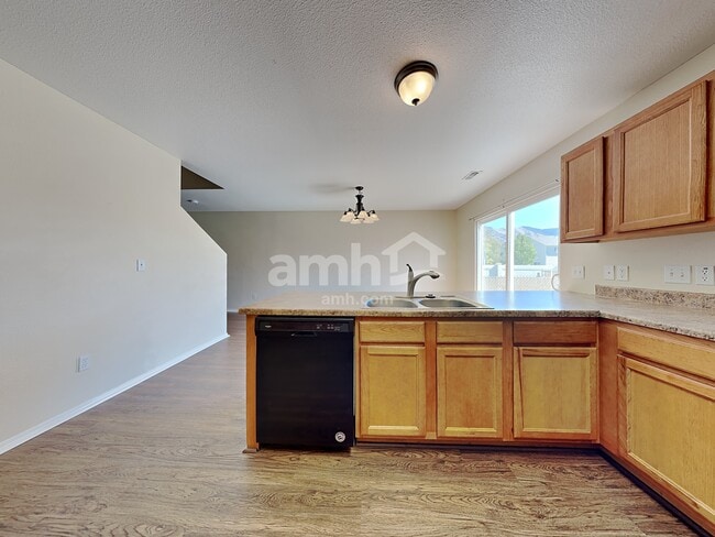 Building Photo - 2136 Summit Way