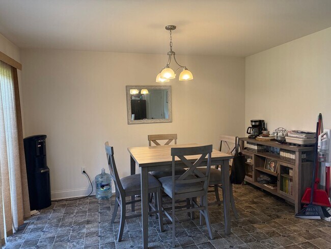 Building Photo - 822 Spring Rock Ct