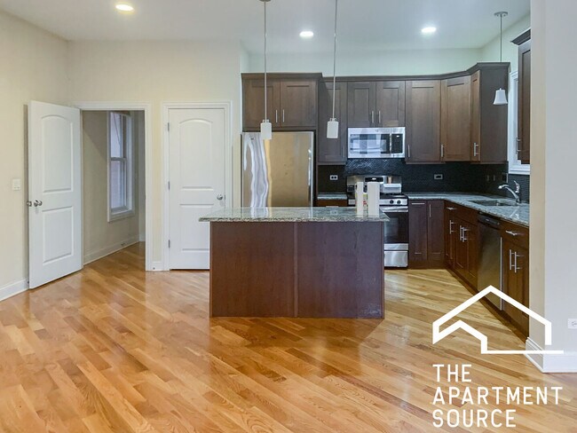 Foto del edificio - 2334 N Greenview Ave