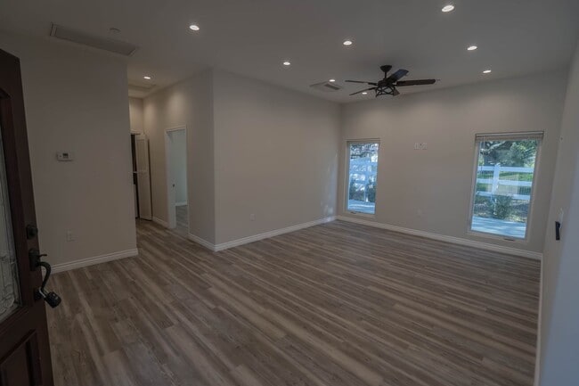 Building Photo - COMING SOON! Single Story 3 Bedroom Home for Rent in Canyon Country!