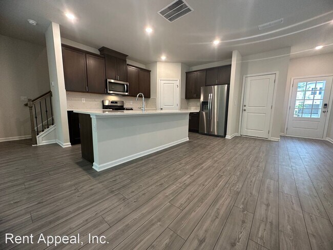 Foto del edificio - 3 br, 2.5 bath House - 270 Timberland Avenue
