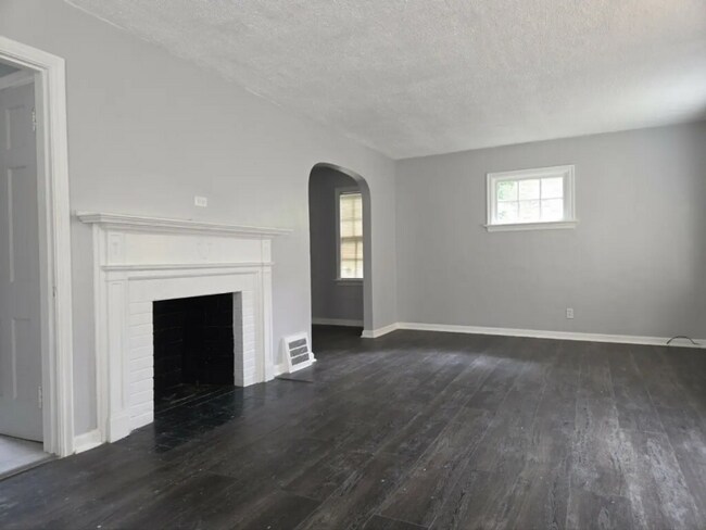 Building Photo - 2061 Staunton Rd