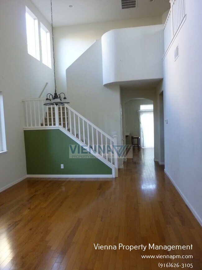 Building Photo - Beautiful Home in West Sacramento!