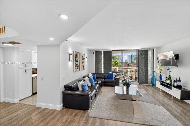 Foto del edificio - 3640 Yacht Club Dr