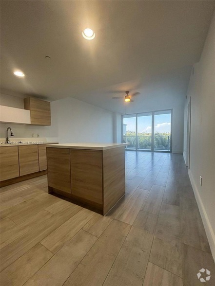 Building Photo - 16385 Biscayne Blvd