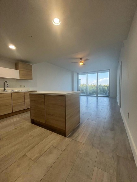 Primary Photo - 16385 Biscayne Blvd