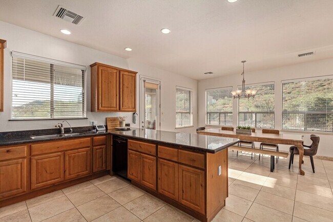 Foto del edificio - 5465 N Winchester Rd