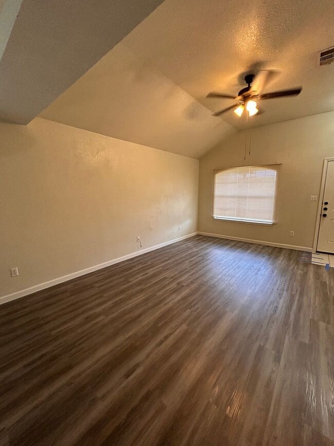 Foto del edificio - 3208 Raven Dr