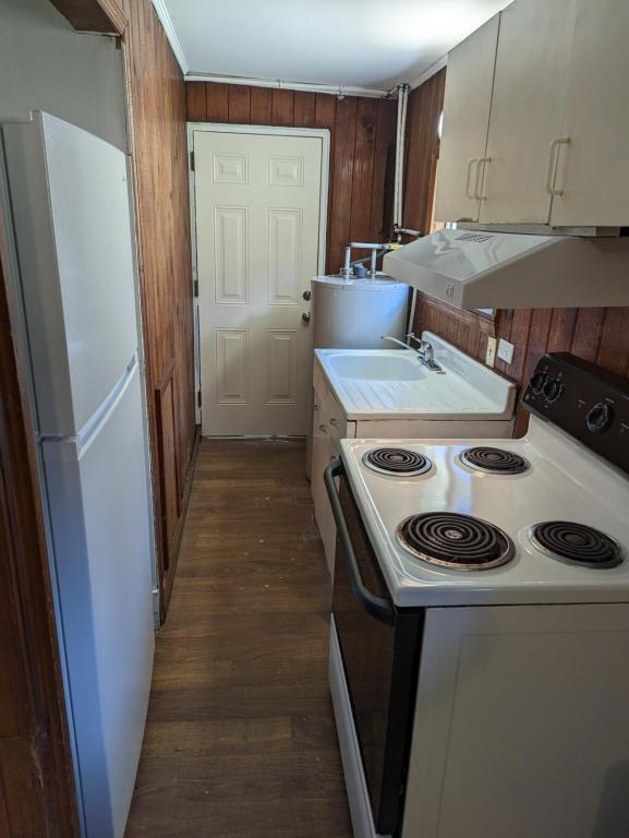 Building Photo - 39 Shallow Hollow Road