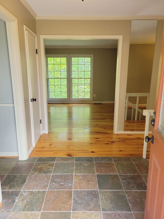 Building Photo - 984 Shades Crest Rd