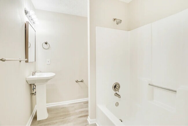 Foto del edificio - 5576 Pennybrook Ct