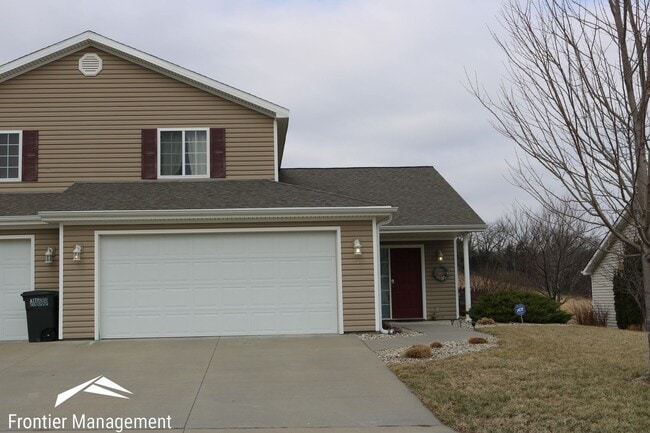 Building Photo - Gorgeous Duplex with Amazing View Off of Scenic Drive!