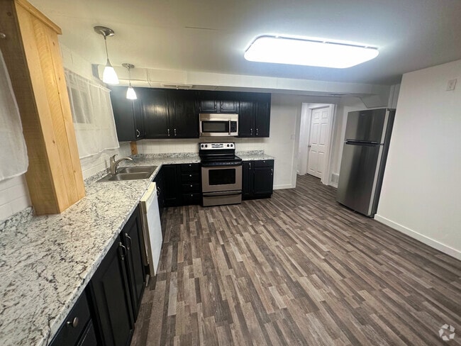Building Photo - 435 Kiesel Ave