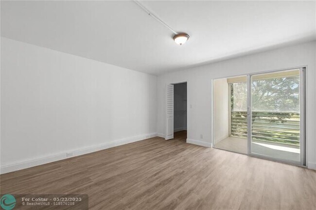 Building Photo - 2202 Lucaya Bend