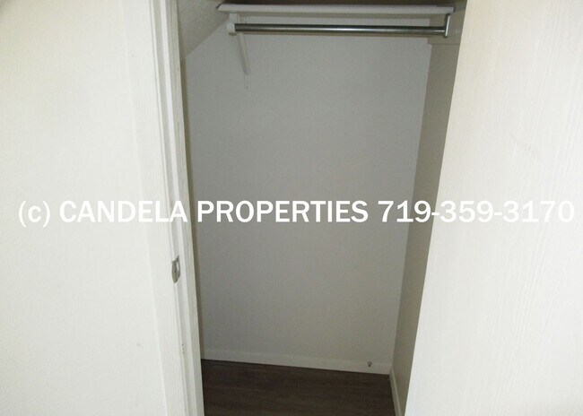 Building Photo - TWO BED TOWNHOME IN WEST COS