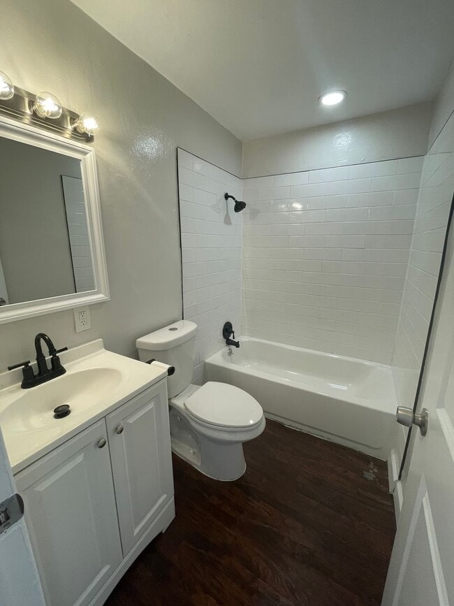 Building Photo - 3 BED/1 BATH, AVAILABLE NOW!