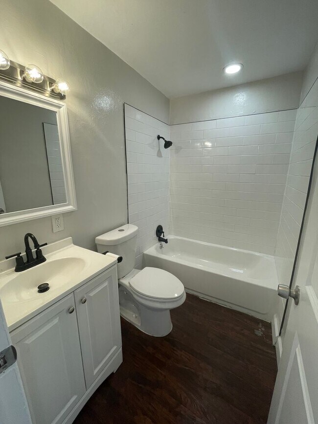 Foto del edificio - 3 BED/1 BATH, AVAILABLE NOW!