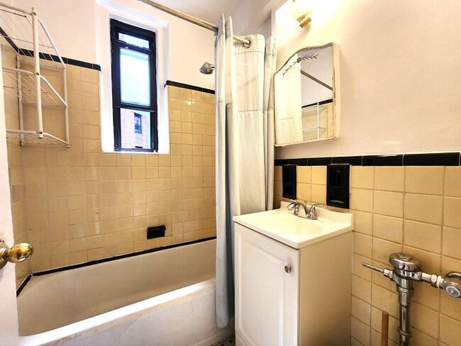 Bathroom - 10 Avenue P