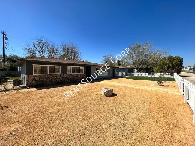 Foto del edificio - 3 Bedroom Single Story Home for Rent in Ro...