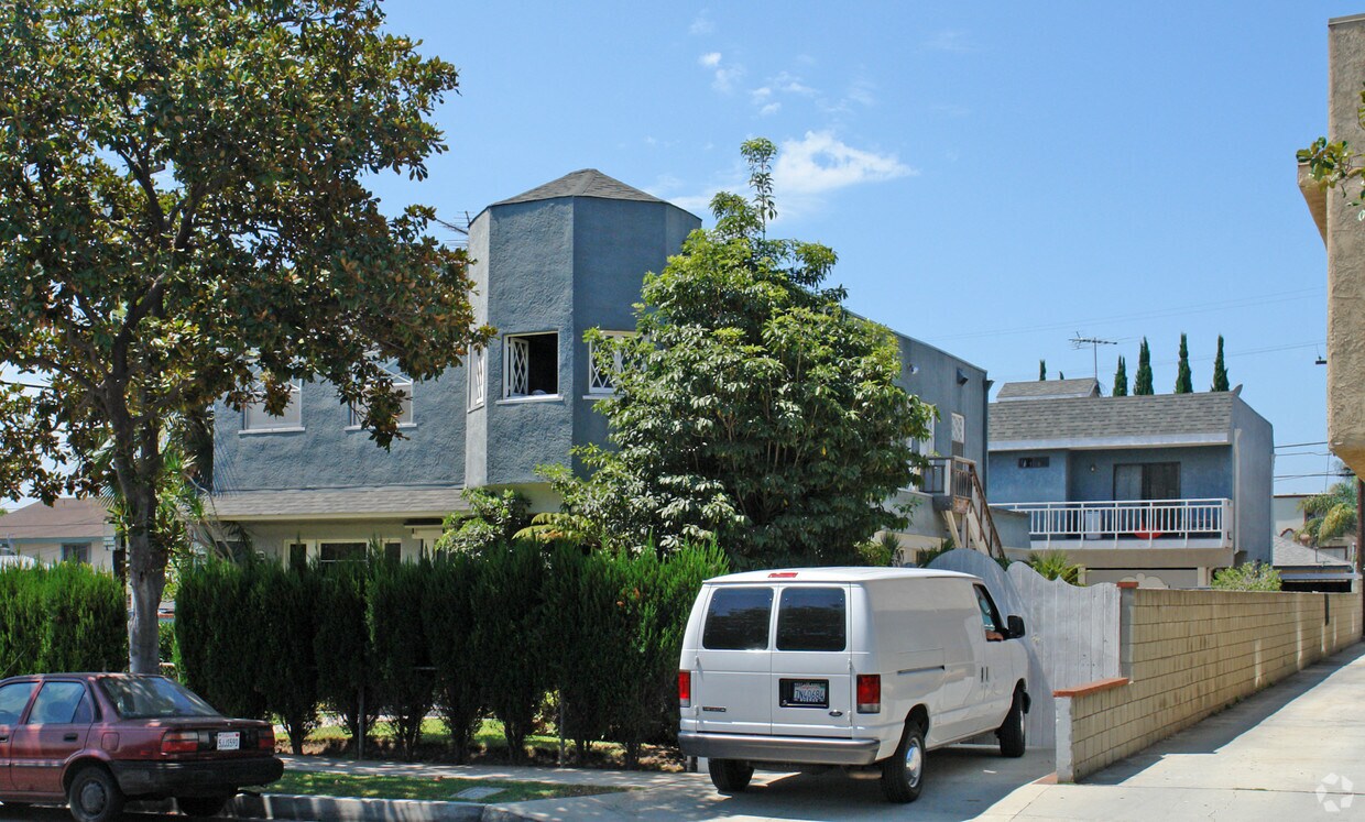 Building Photo - 3871 Huron Ave