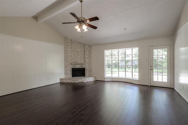 Foto del edificio - 12234 Meadow Hollow Dr