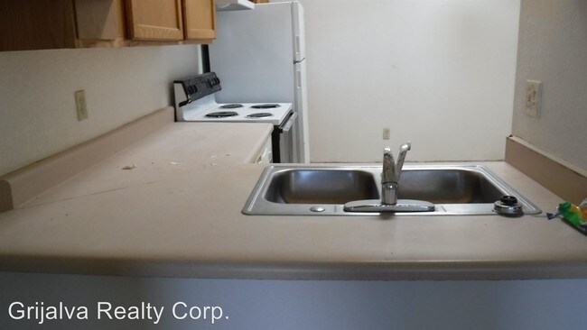 Building Photo - 401 E Thoroughbred St