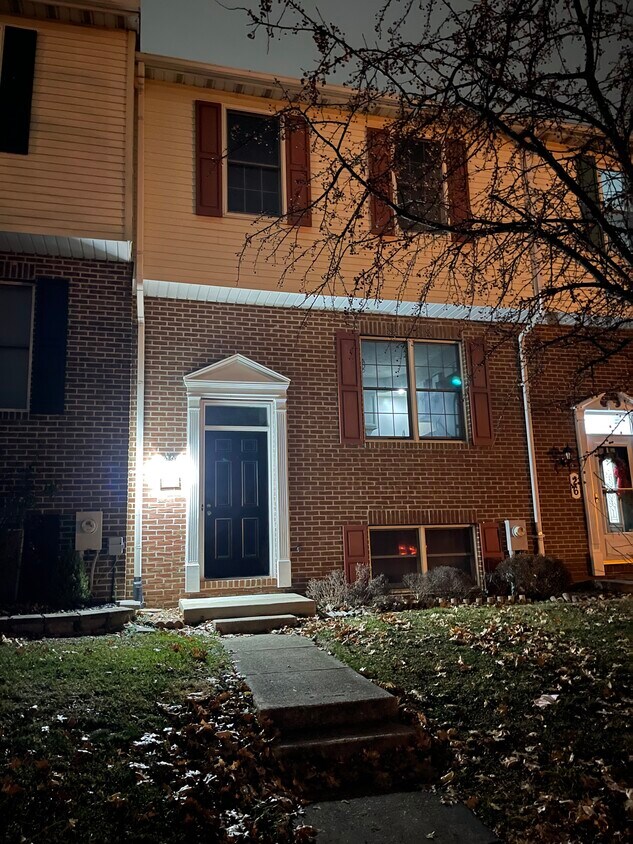Primary Photo - 24 Oak Crest Ct