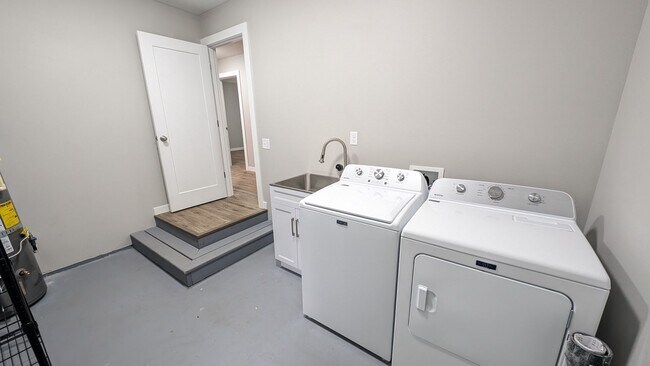 Building Photo - 2 bedroom 1 bath single level home