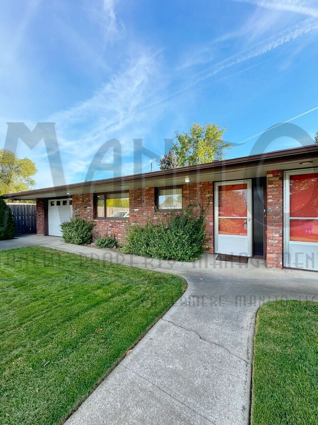 Building Photo - E Dean Avenue Duplex