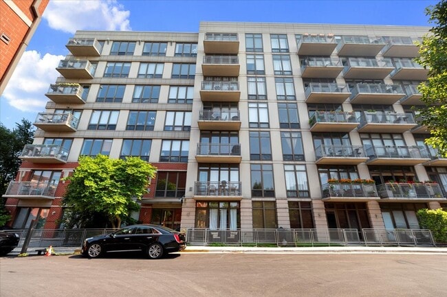 Building Photo - 1000 N Kingsbury St