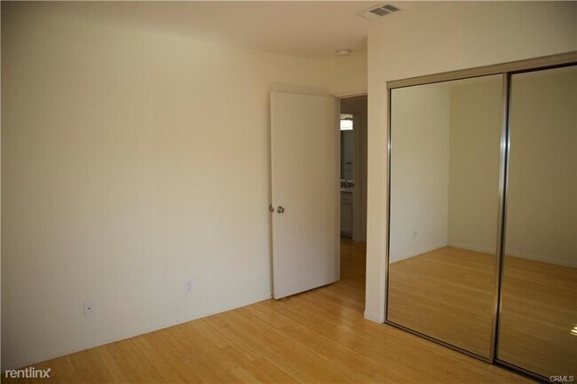 Foto del edificio - 2 br, 2 bath Townhome - 1440 260th Street,...