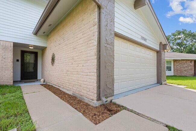 Foto del edificio - 13702 Towne W Blvd