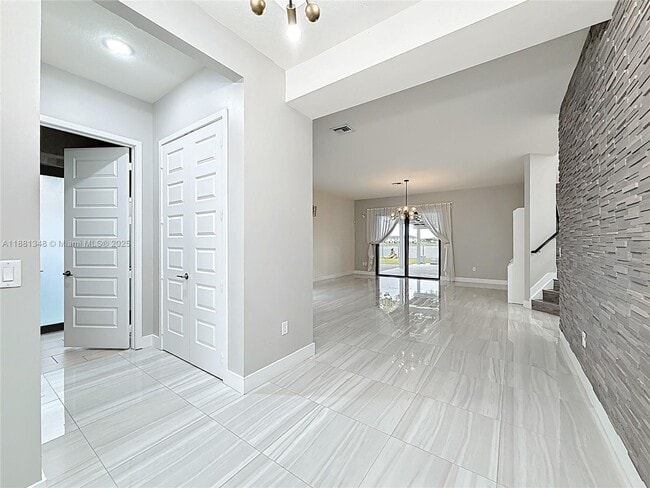 Foto del edificio - 15530 NW 89th Ct
