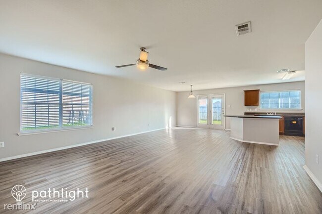 Foto del edificio - 3 br, 2 bath House - 208 Silver Spur Dr UNIT