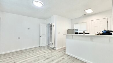 Building Photo - 536 W 48th St