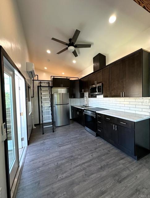 Building Photo - 2712 Elrose Dr