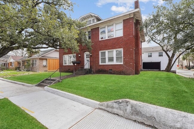 Photo - 1135 W Gray St Apartment