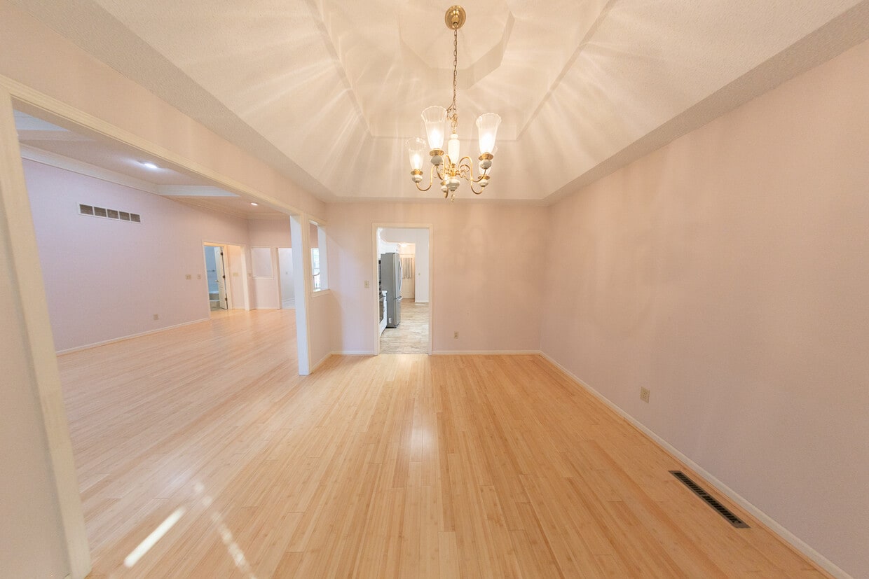 Foto principal - 618 Chaucer Ln